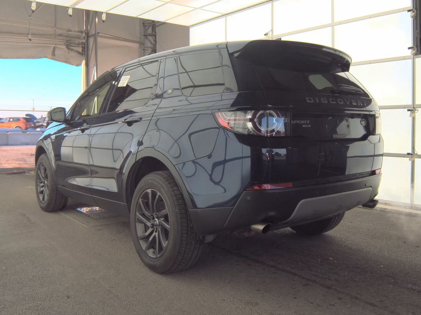 Used 2019 Land Rover Discovery Sport HSE image 13