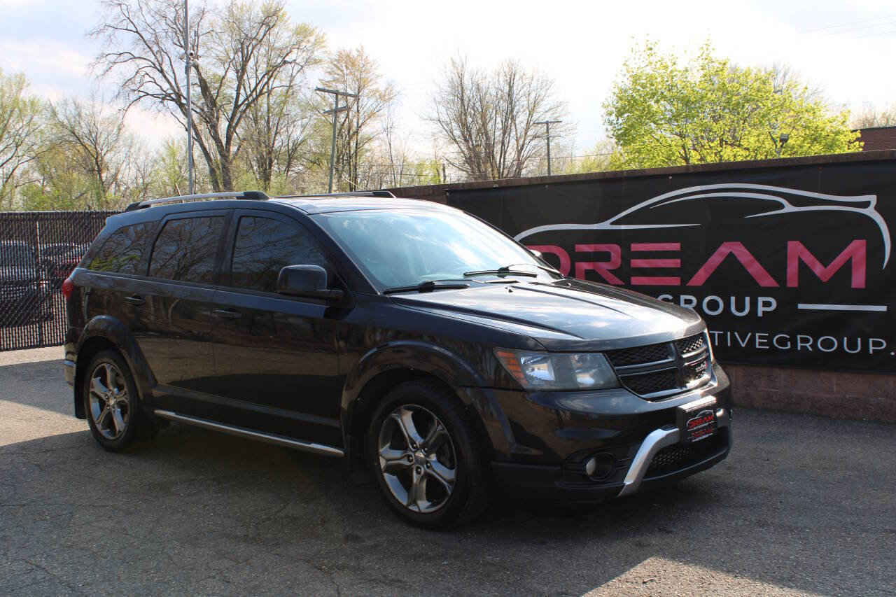 Used 2017 Dodge Journey Crossroad FWD image 4