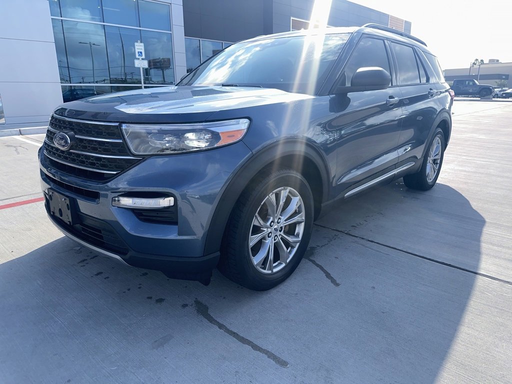Used 2020 Ford Explorer XLT w/ Equipment Group 202A image 2
