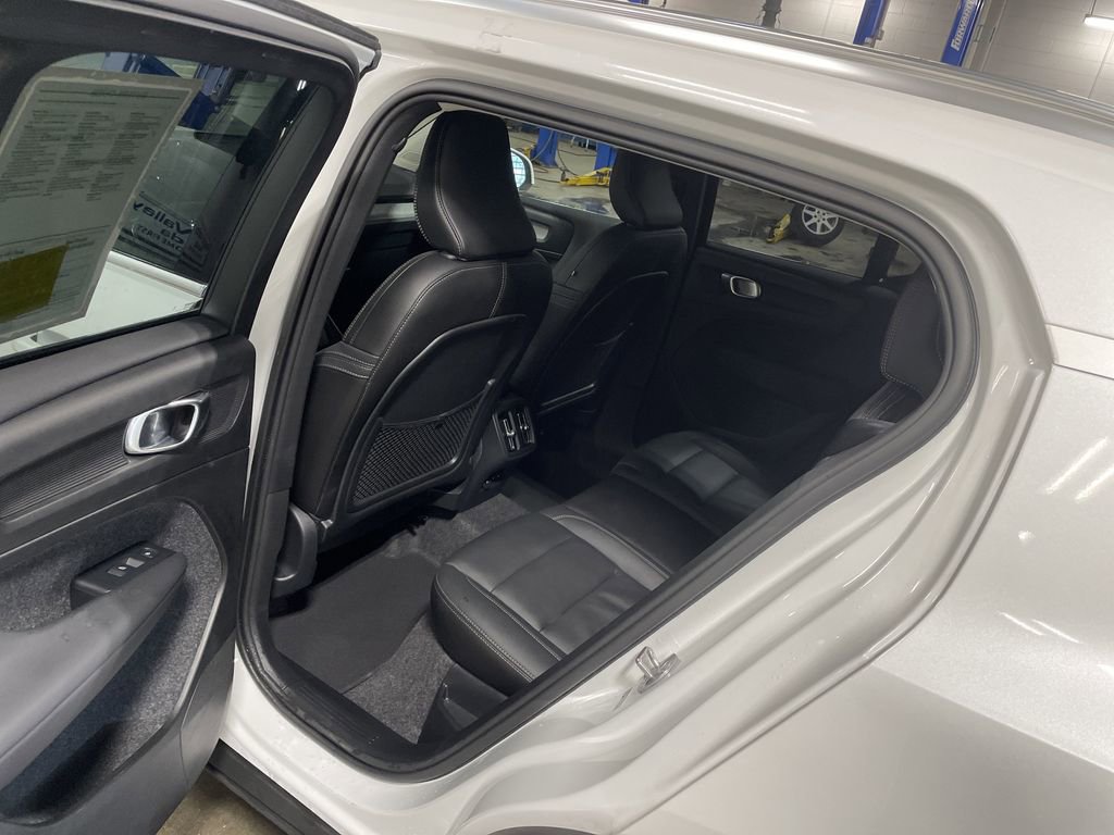 Used 2025 Volvo XC40 B5 Core AWD/4WD image 22