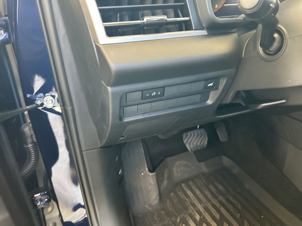 New 2025 Mitsubishi Outlander SE image 34
