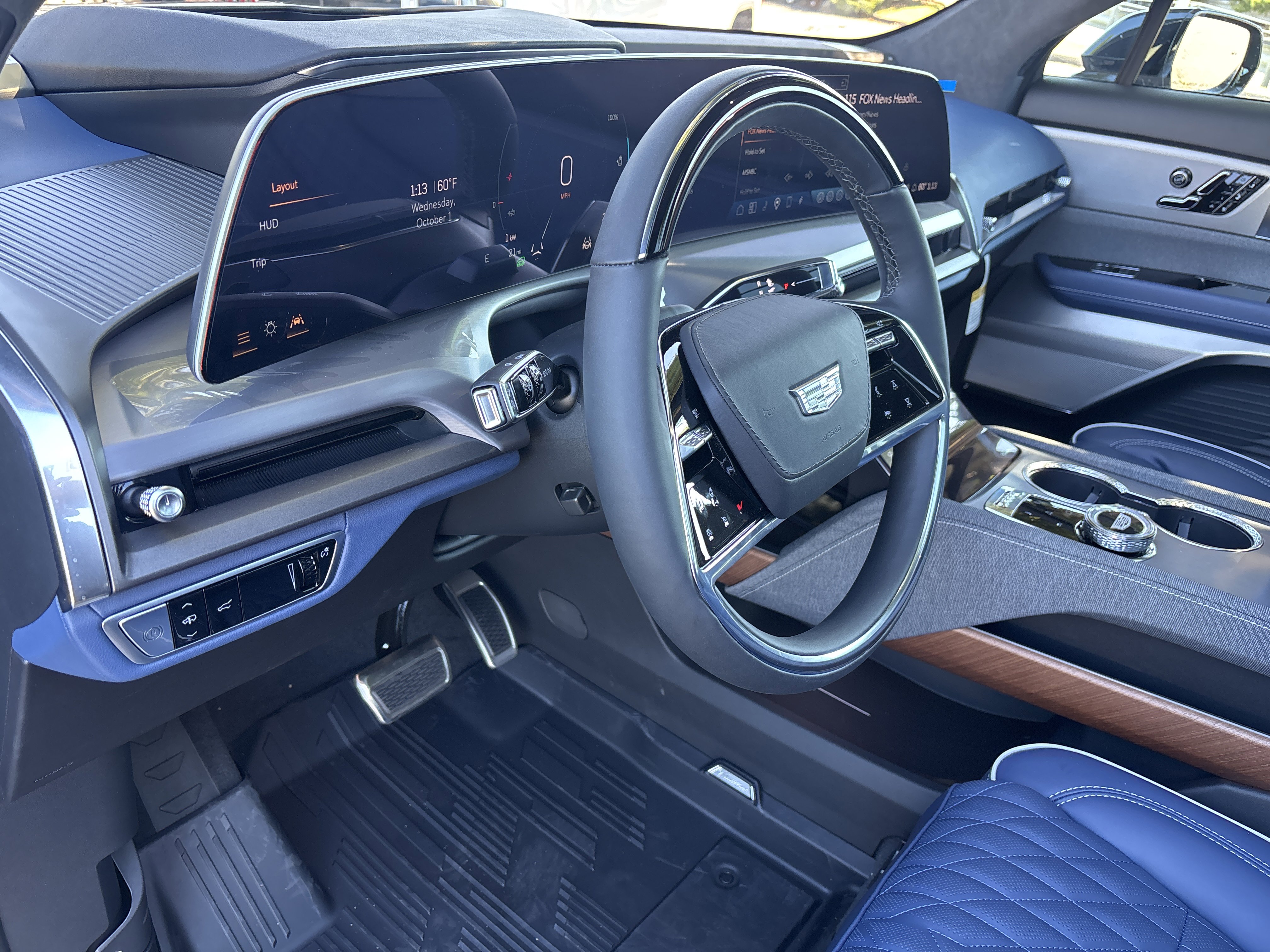 New 2026 Cadillac Vistiq Premium Luxury w/ LPO, Floor Liner Package image 25