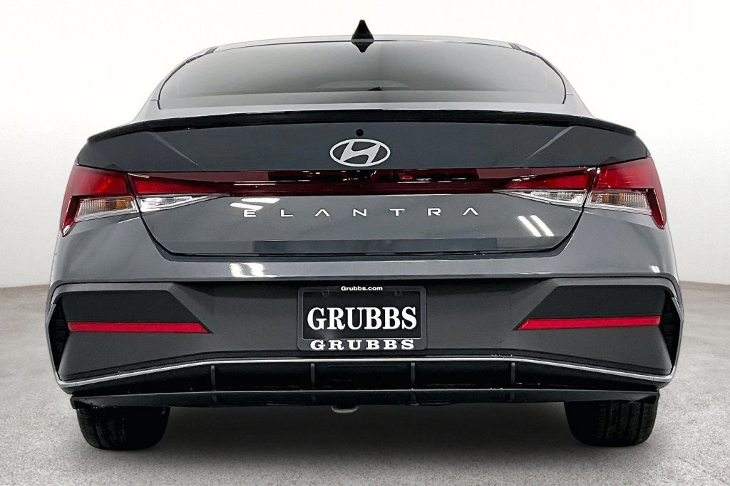 New 2026 Hyundai Elantra SEL Sport FWD image 5