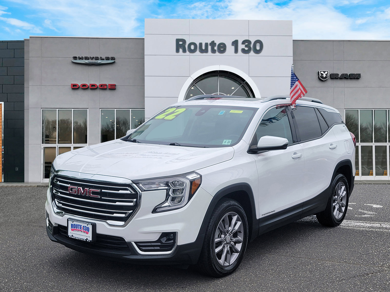 Used 2022 GMC Terrain SLT w/ Infotainment Package II image 2