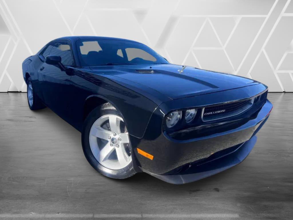 Used 2013 Dodge Challenger SXT RWD image 3