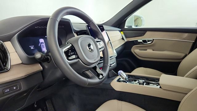 New 2026 Volvo XC90 T8 Plus w/ Protection Package Premier AWD/4WD image 12