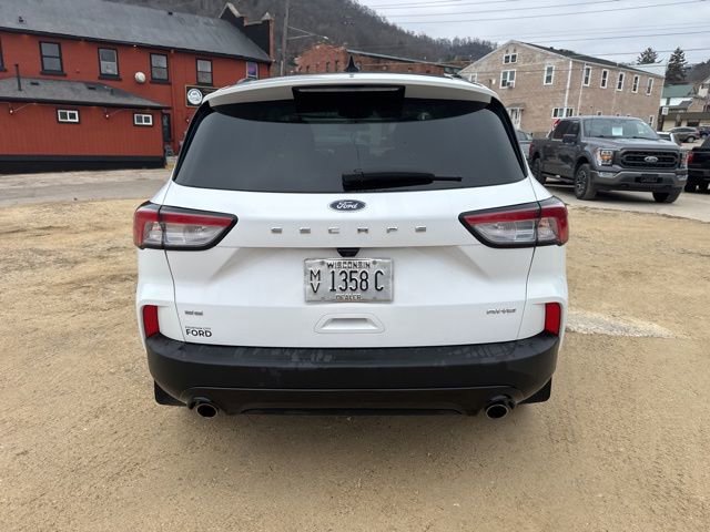 Used 2022 Ford Escape SE w/ SE Sport Appearance Package AWD/4WD image 2