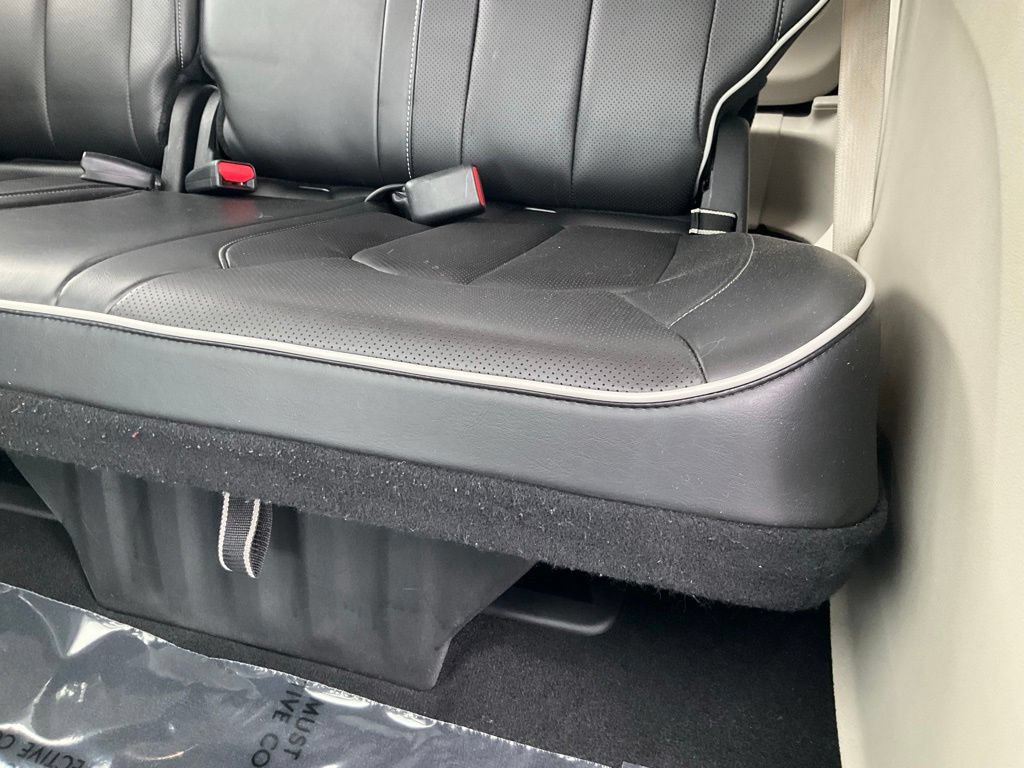 Used 2023 Chrysler Pacifica Limited FWD image 33