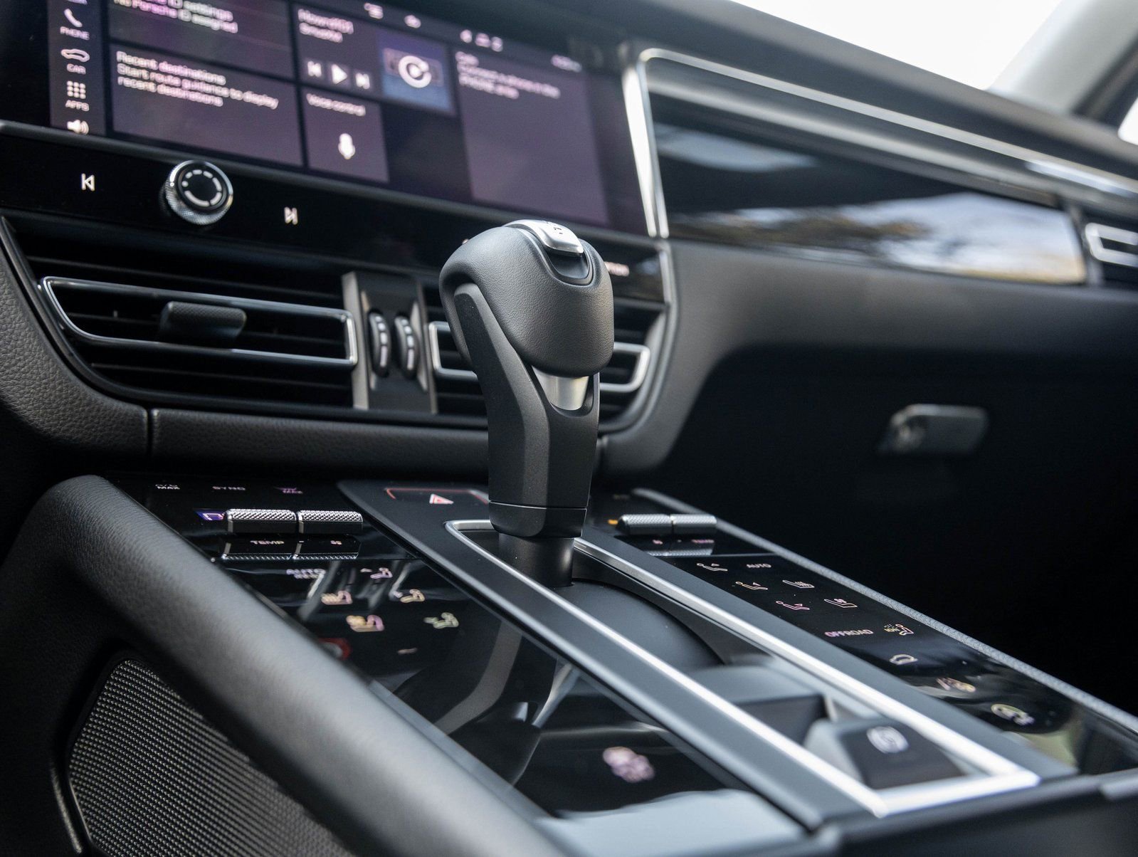 Certified 2026 Porsche Macan image 27