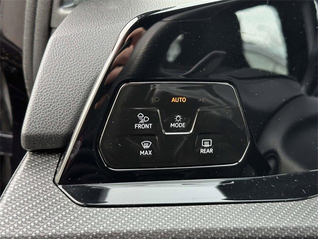 Certified 2022 Volkswagen Golf R image 23