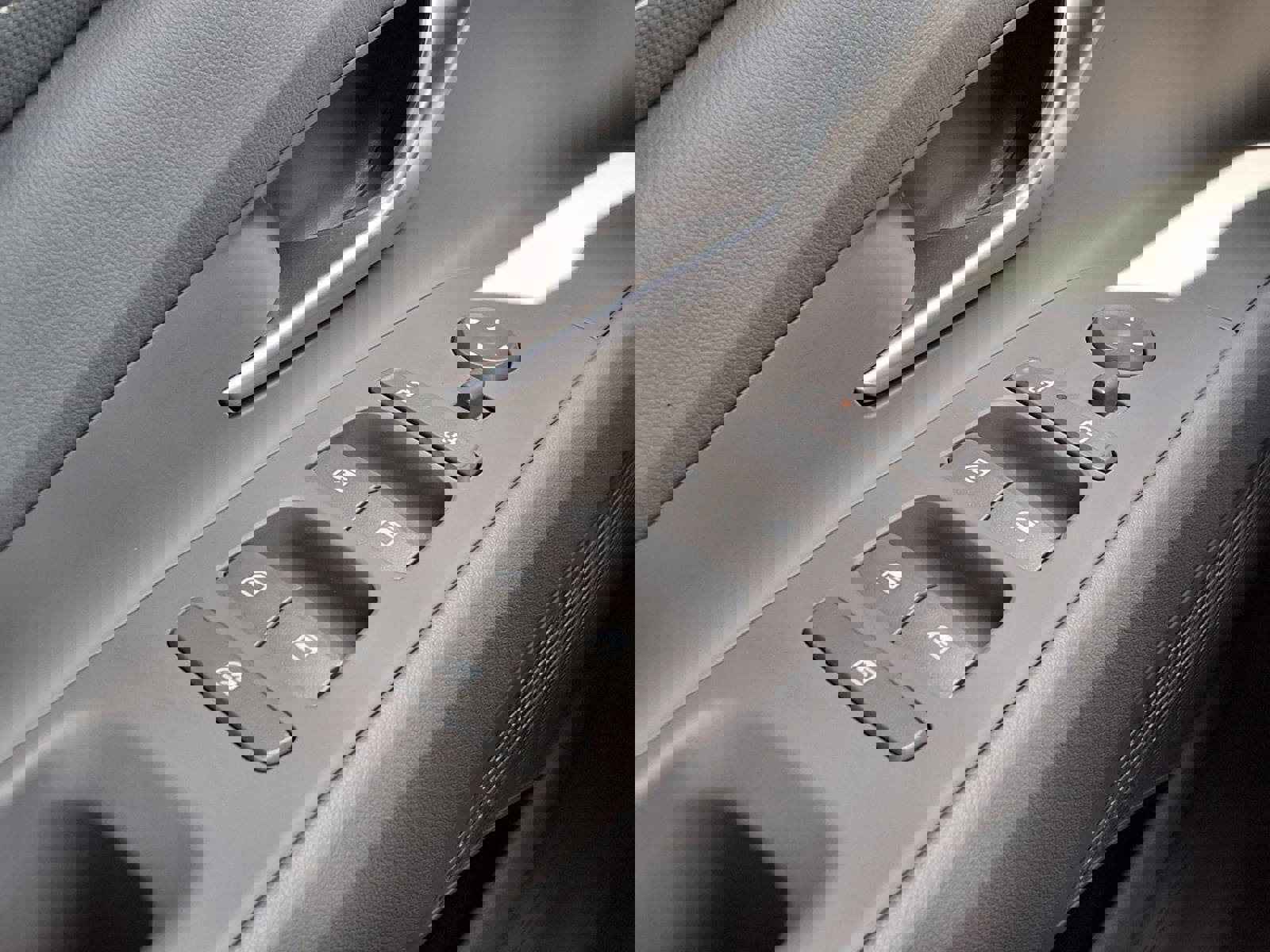 Used 2026 Hyundai Elantra Sport image 32