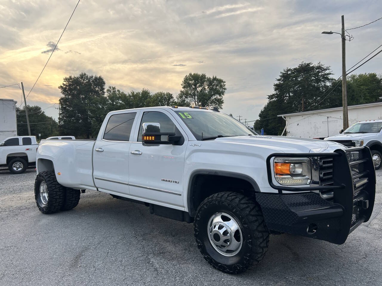 Used 2015 GMC Sierra 3500 SLT w/ Duramax Plus Package AWD/4WD image 4