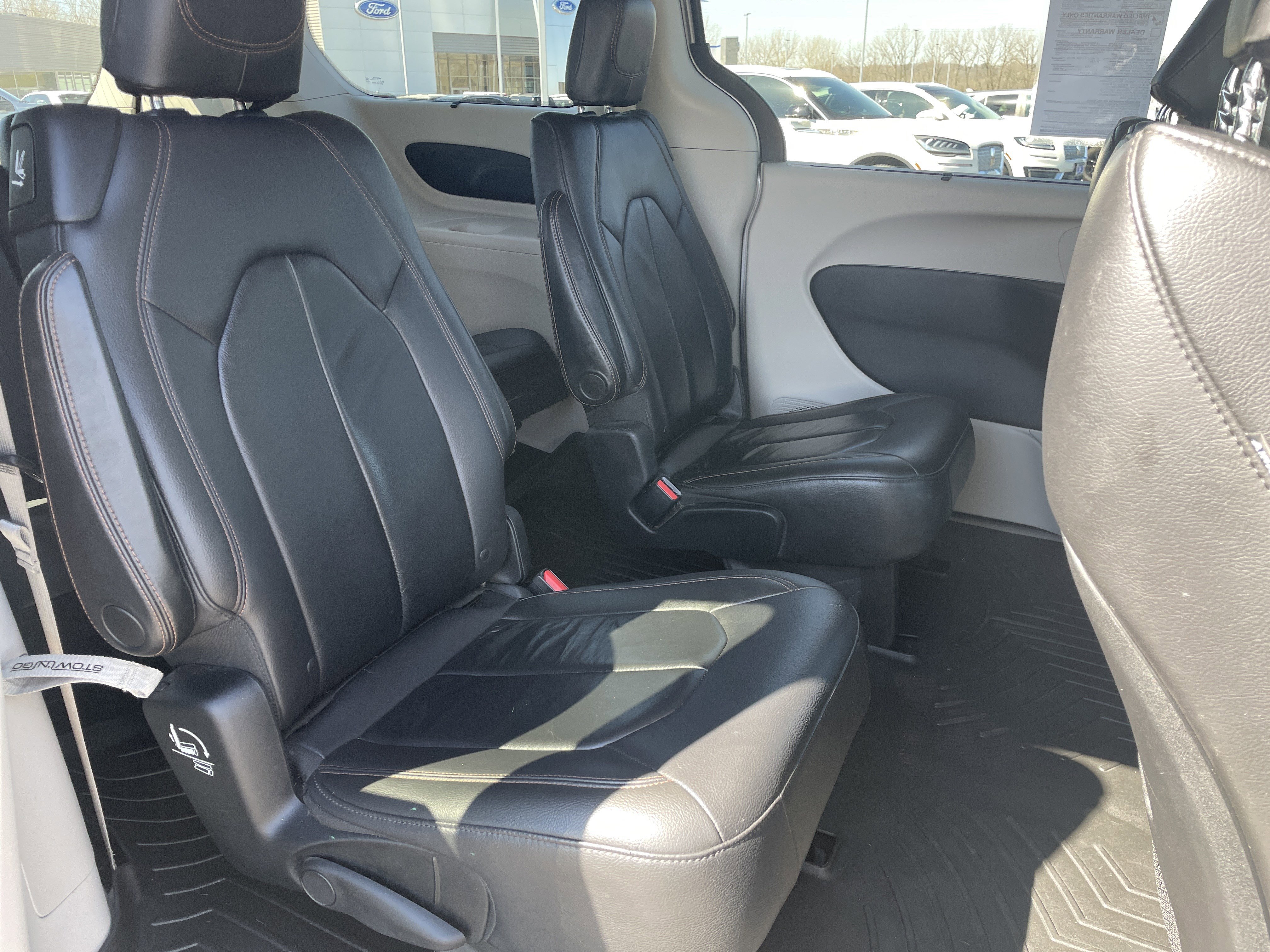 Used 2017 Chrysler Pacifica Touring-L w/ Tire & Wheel Group image 22