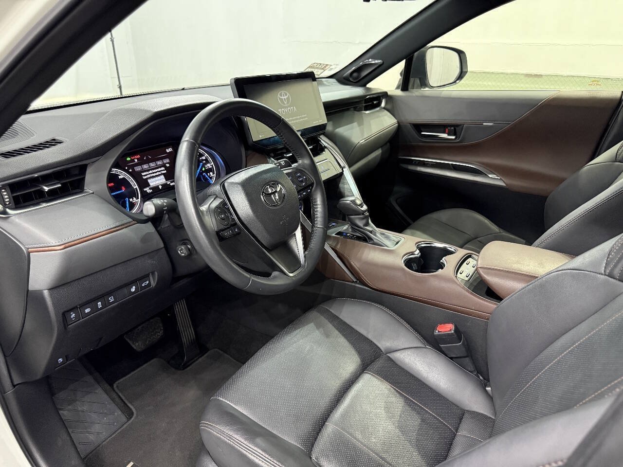 Used 2021 Toyota Venza Limited AWD/4WD image 14