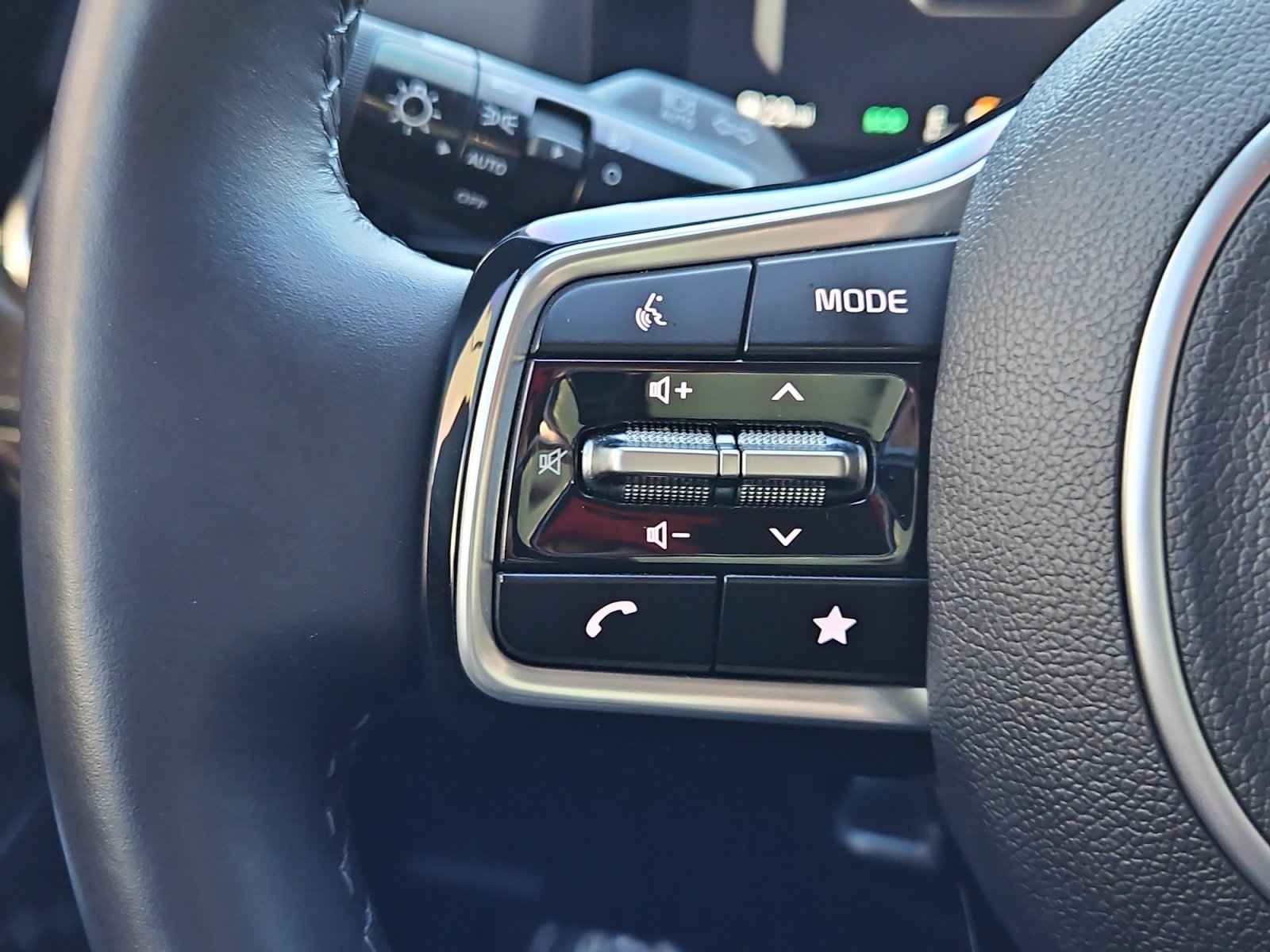 Used 2025 Kia Carnival SX Prestige FWD image 29