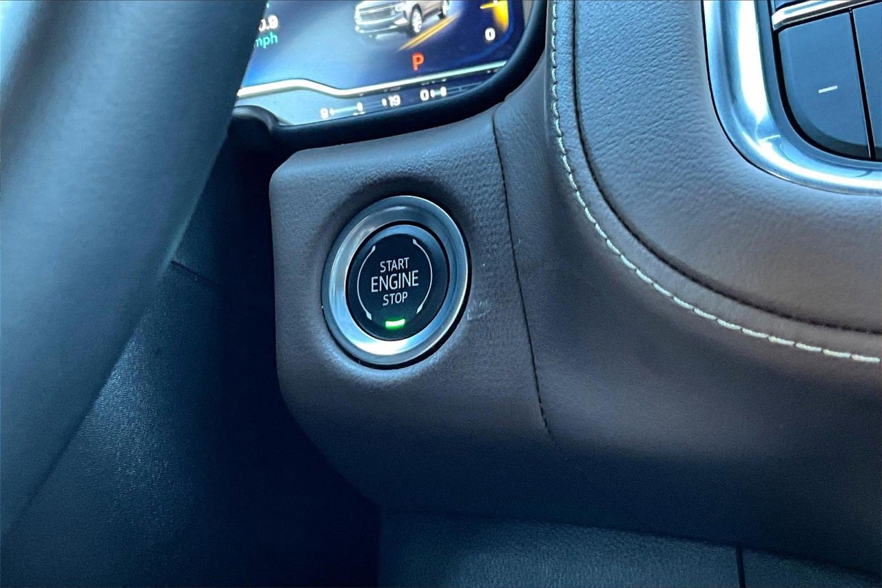 Used 2024 Chevrolet Suburban High Country image 28