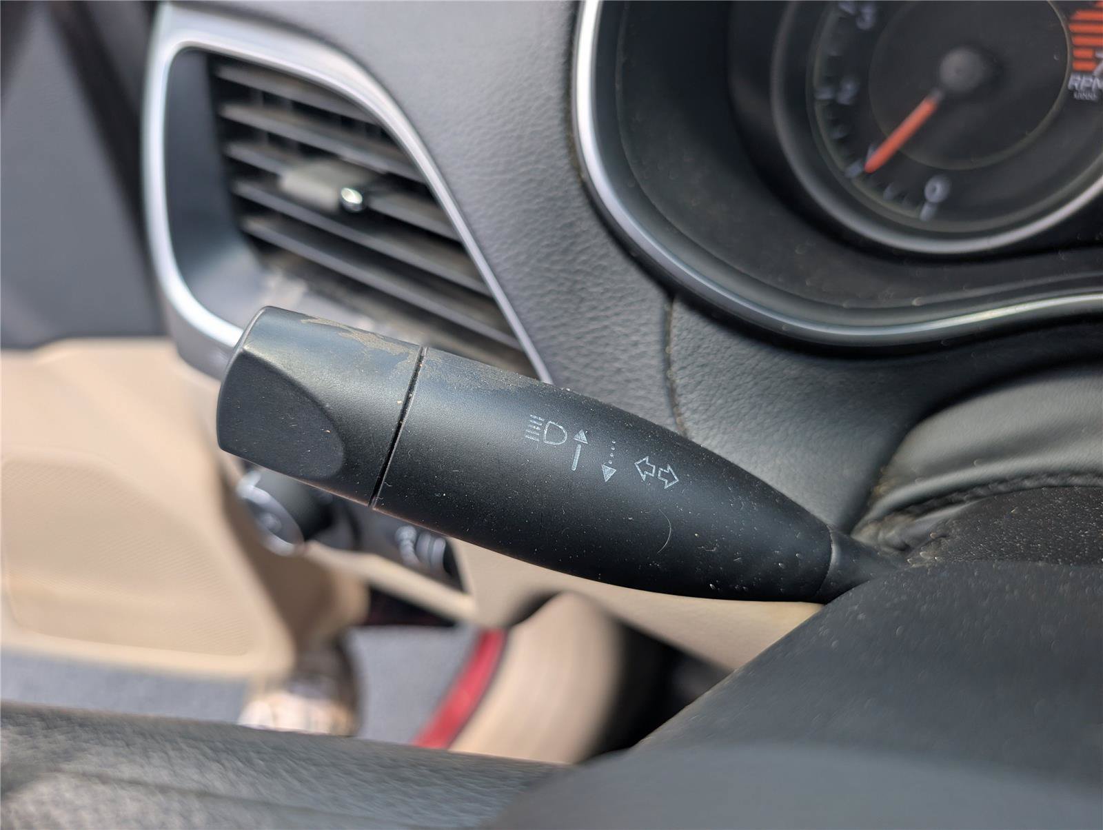 Used 2019 Jeep Cherokee Latitude w/ Popular Appearance Group FWD image 23