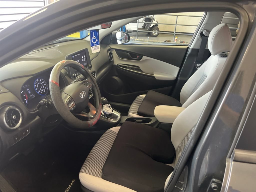 Used 2023 Hyundai Kona SE AWD/4WD image 3