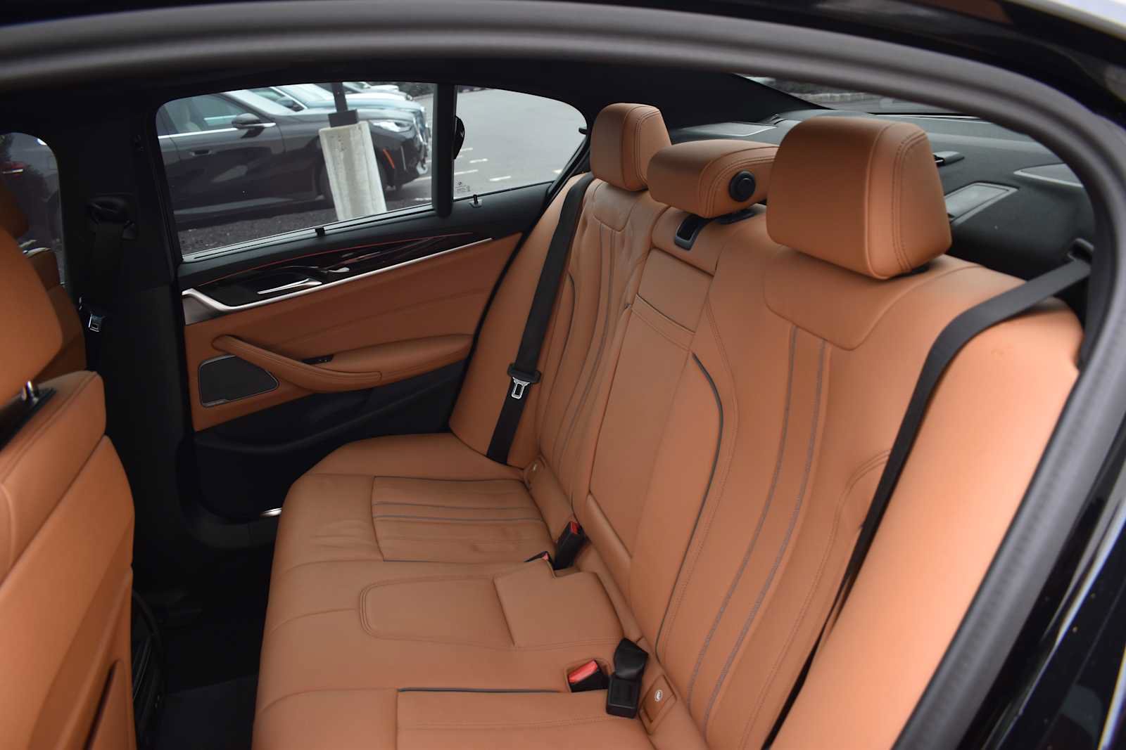Used 2023 BMW M550i xDrive w/ Executive Package AWD/4WD image 17