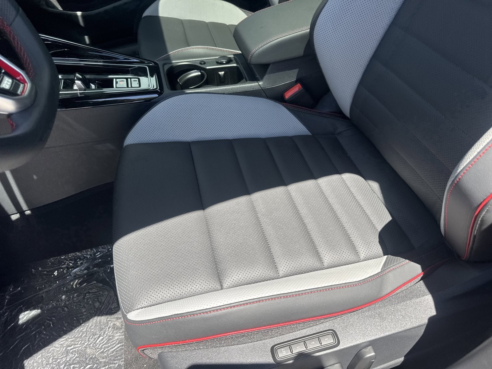 New 2026 Volkswagen GTI SE FWD image 15