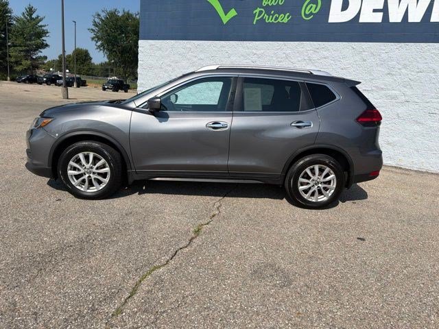 Used 2017 Nissan Rogue SV w/ SV Premium Package AWD/4WD image 2