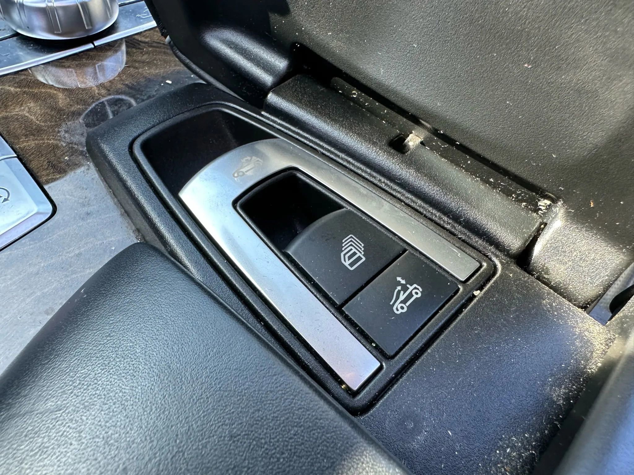 Used 2015 Mercedes-Benz SL 550 w/ Driver Assistance Package image 31