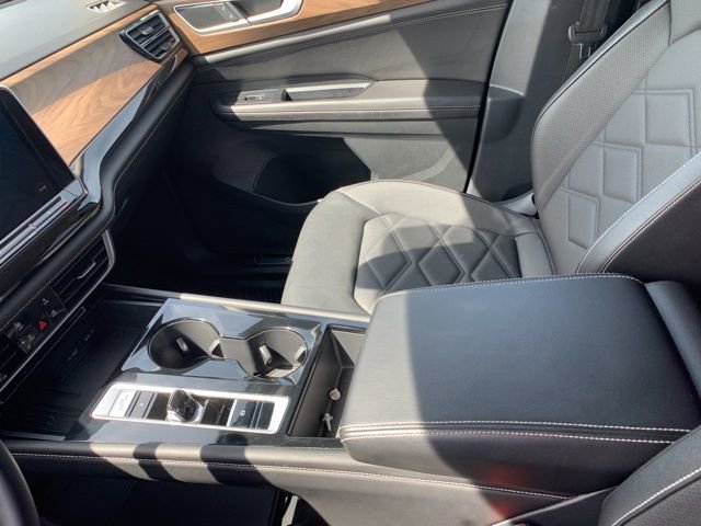 Used 2025 Volkswagen Atlas SE FWD image 33