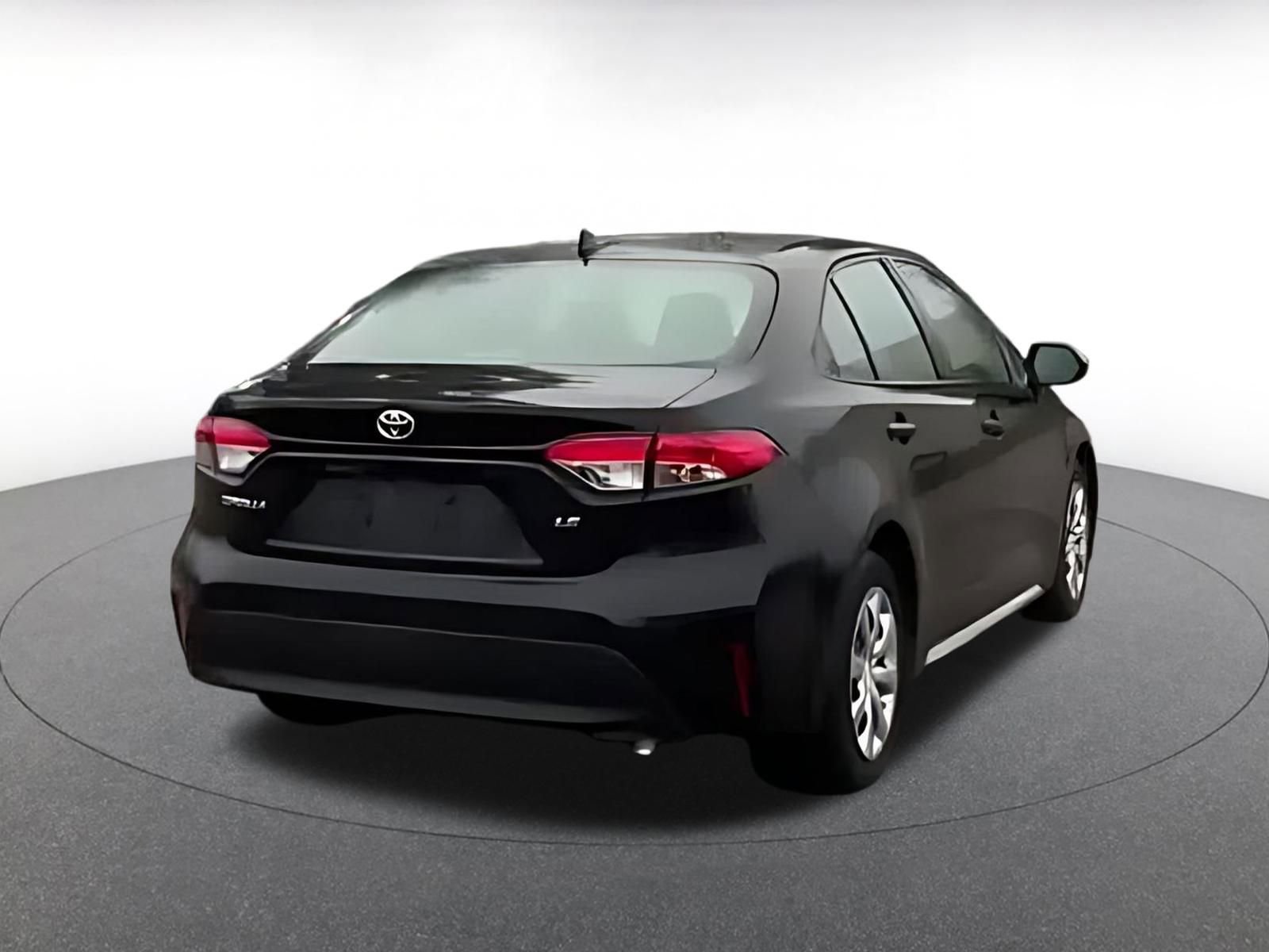 Used 2025 Toyota Corolla LE image 7