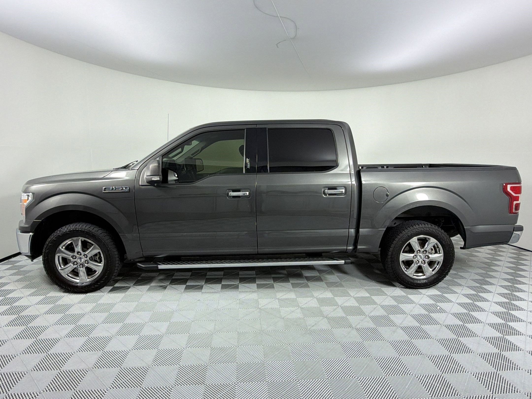 Used 2018 Ford F150 XLT w/ Equipment Group 301A Mid RWD image 2