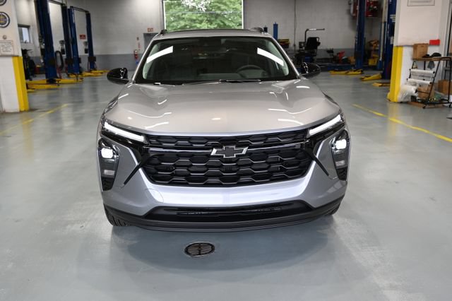 New 2026 Chevrolet Trax LT w/ Sunroof Package FWD image 2