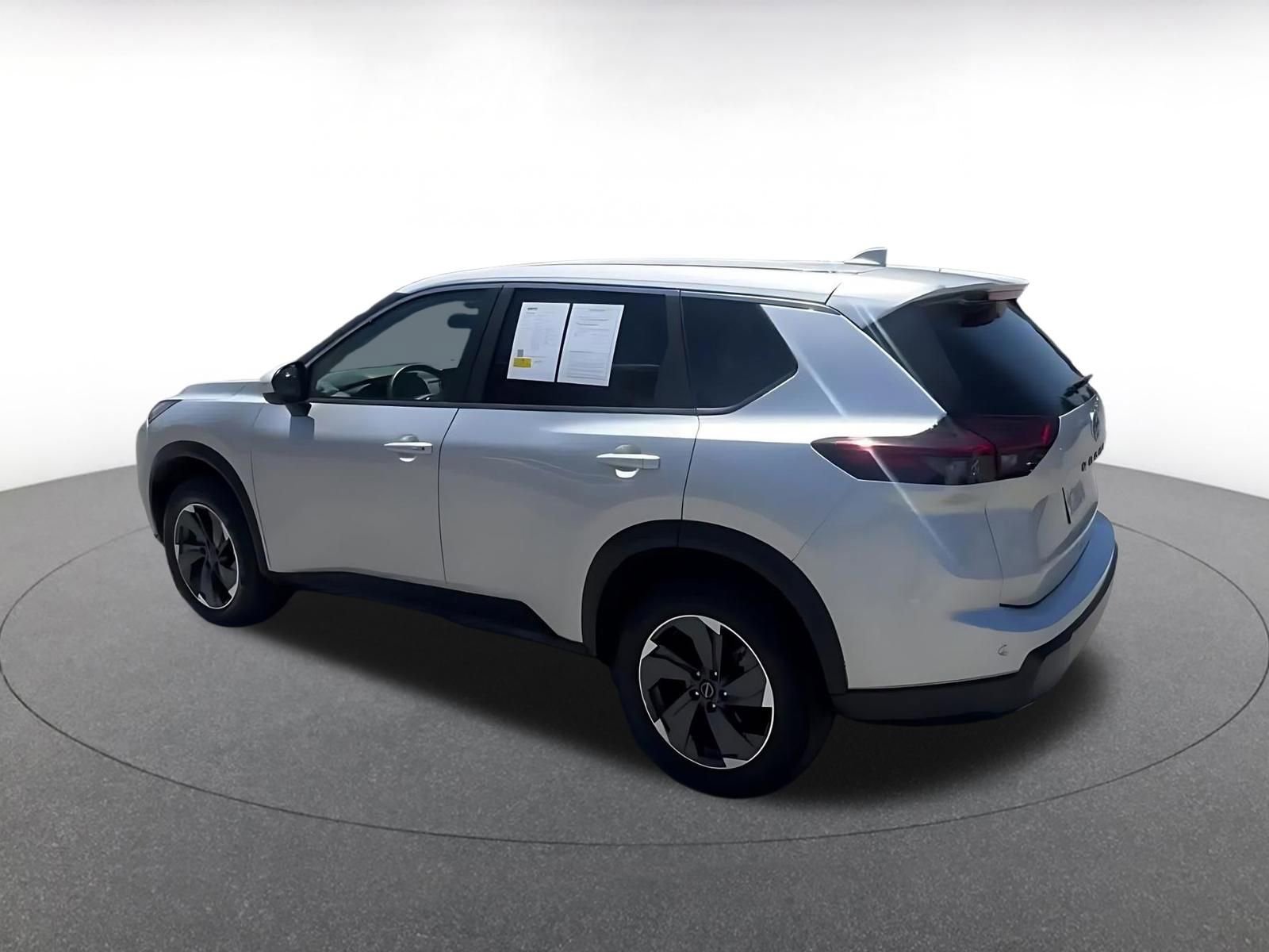 Used 2025 Nissan Rogue SV FWD image 10