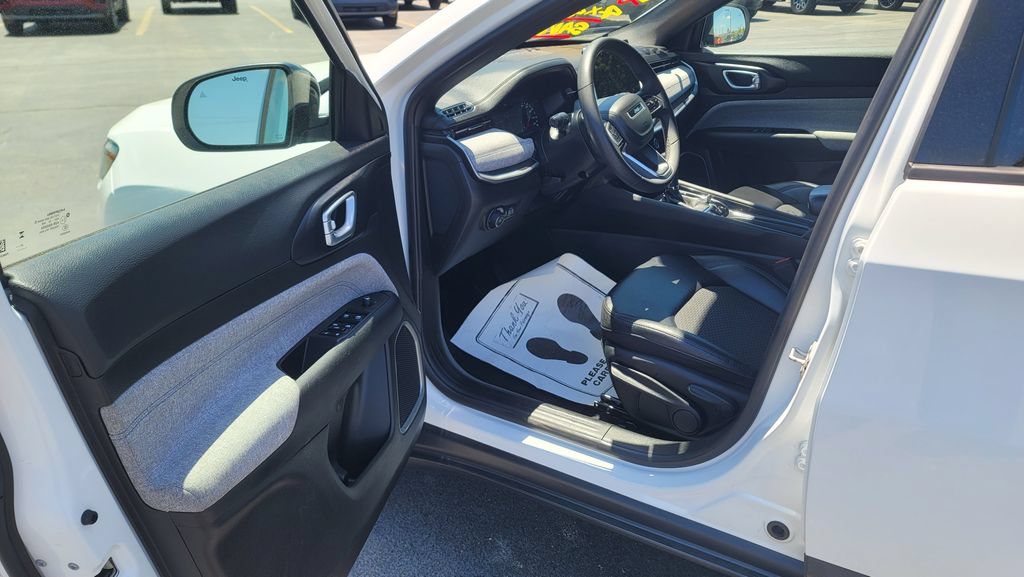 Used 2024 Jeep Compass Latitude AWD/4WD image 18