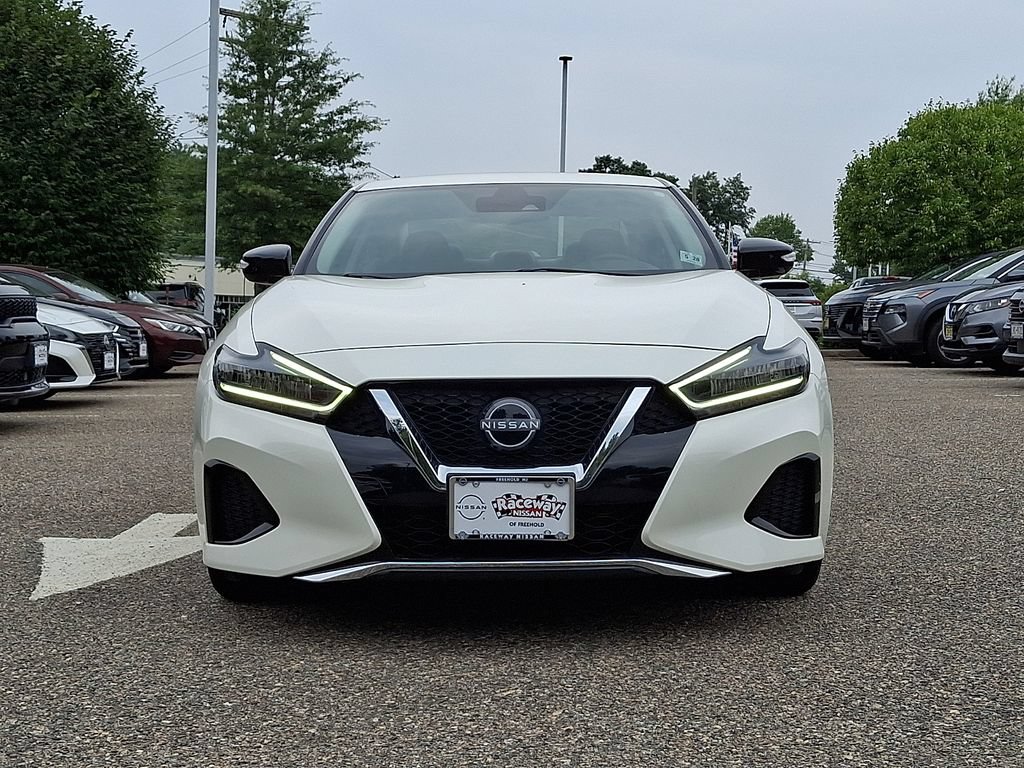 Used 2023 Nissan Maxima SV w/ Floor Mat Group FWD image 3