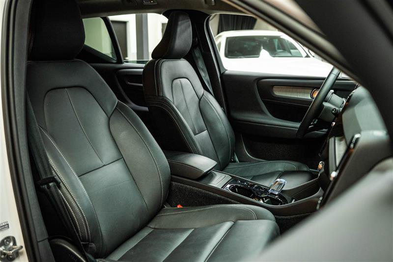 Used 2024 Volvo XC40 B5 Plus image 15