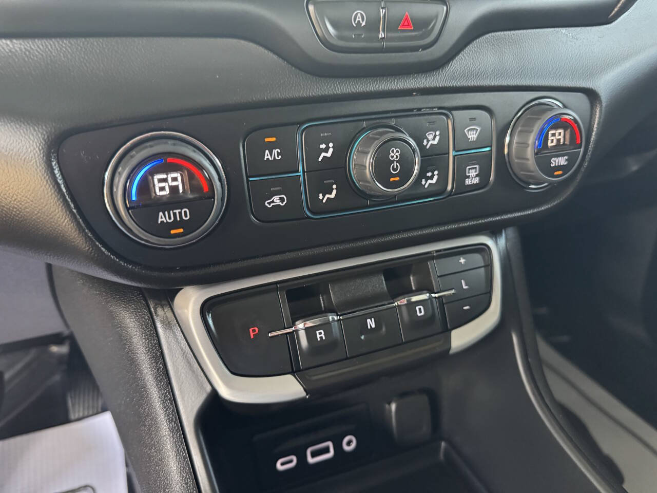 Used 2023 GMC Terrain SLT w/ Tech Package FWD image 34