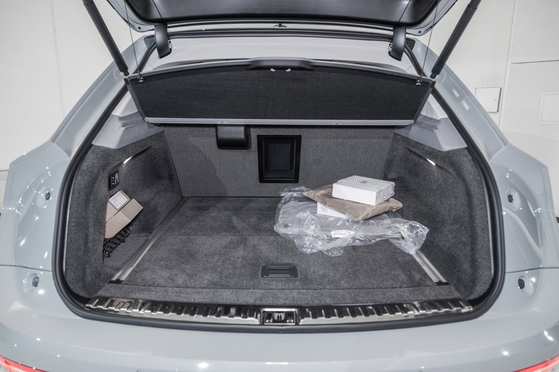 New 2025 Bentley Bentayga Extended Wheelbase image 11