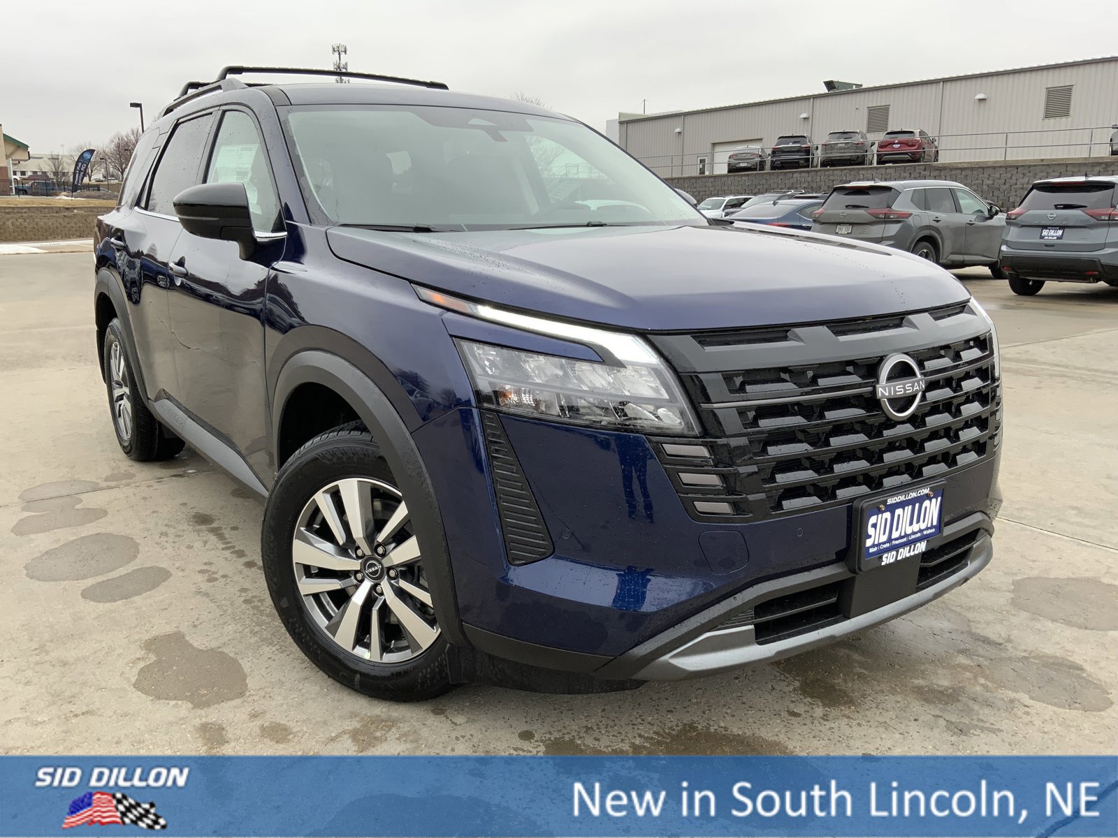 New 2026 Nissan Pathfinder SL image 2