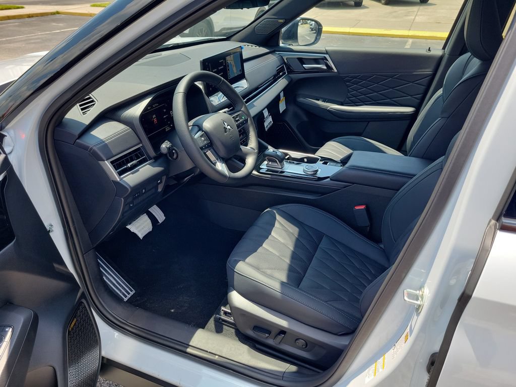 New 2026 Mitsubishi Outlander SEL Black Edition FWD image 14