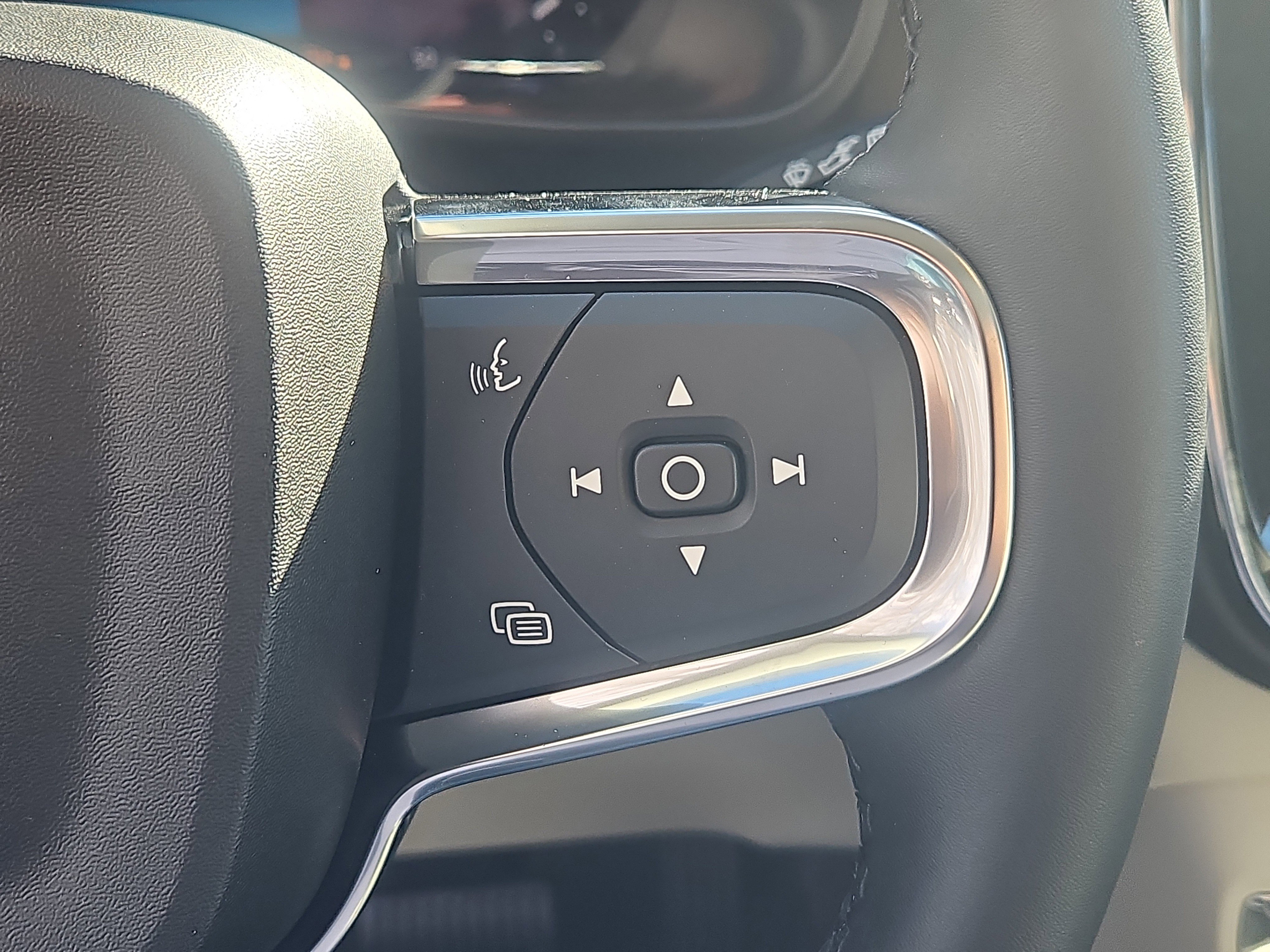 New 2026 Volvo XC40 B5 Ultra w/ Protection Package Premier image 17