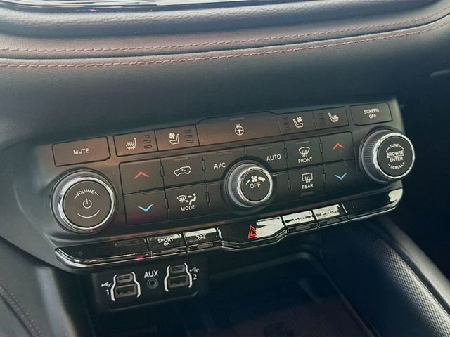 Used 2022 Dodge Durango R/T w/ Blacktop Package AWD/4WD image 18