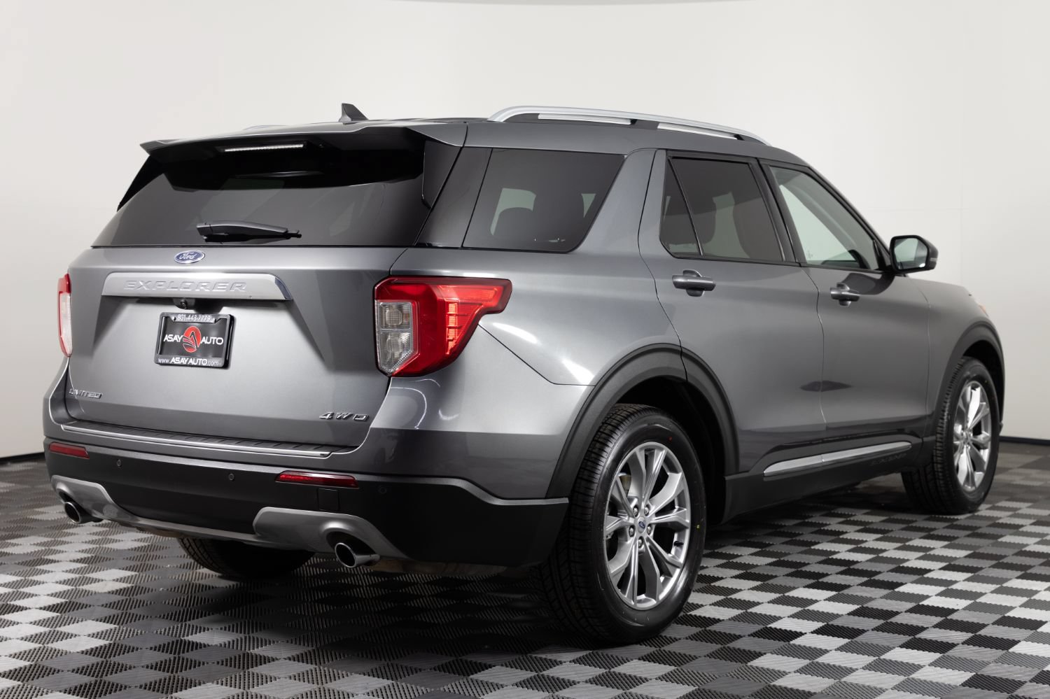 Used 2021 Ford Explorer Limited w/ Equipment Group 301A AWD/4WD image 7