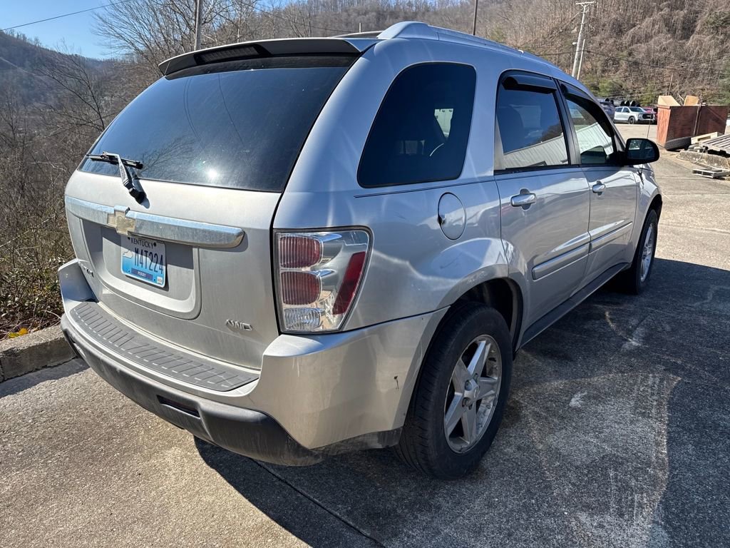 Used 2005 Chevrolet Equinox LT w/ Preferred Equipment Group AWD/4WD image 4