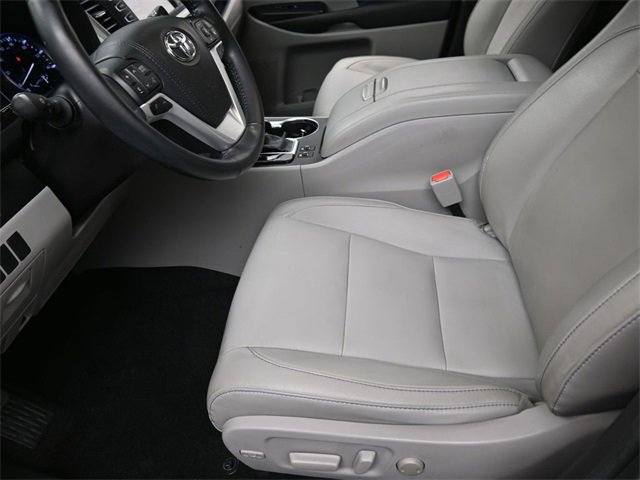 Used 2018 Toyota Highlander XLE image 15