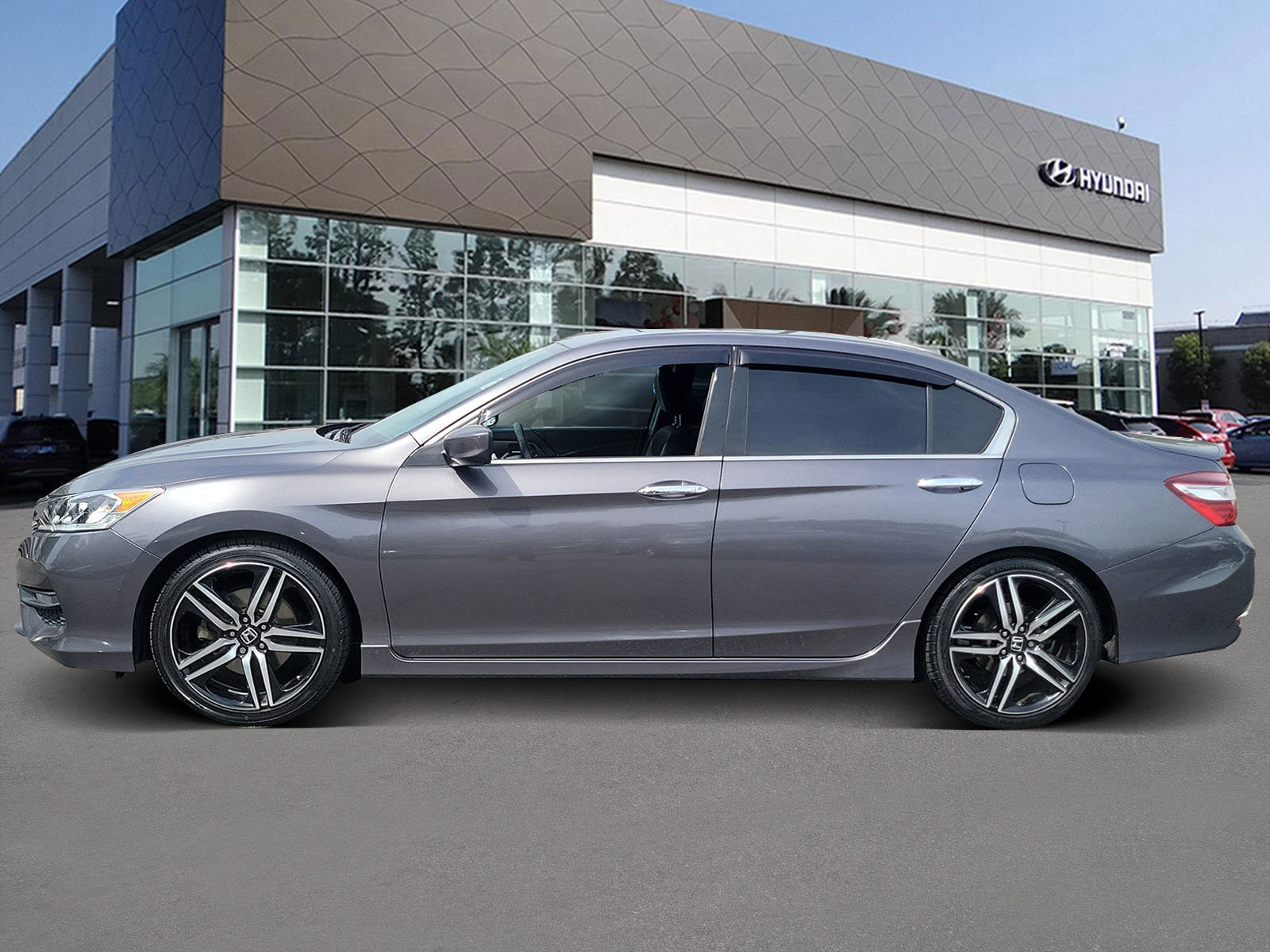 Used 2017 Honda Accord Sport image 3