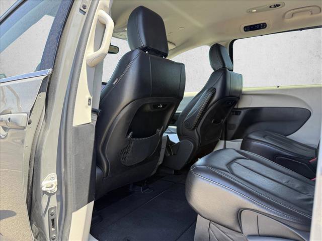 Used 2022 Chrysler Pacifica Touring-L FWD image 20