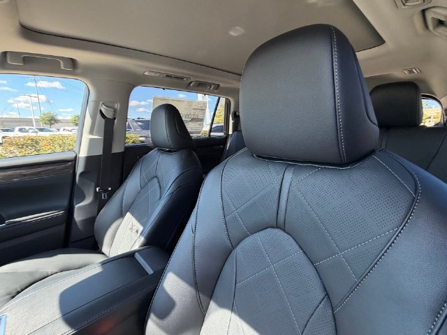 New 2026 Toyota Highlander Platinum AWD/4WD image 9