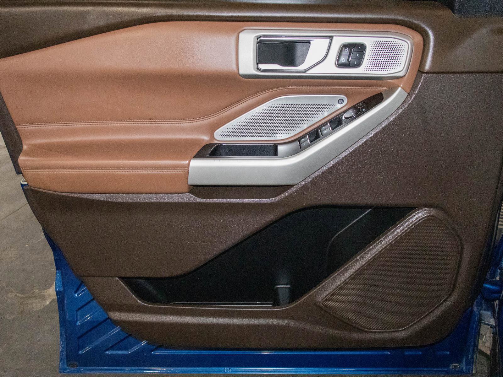 Used 2021 Ford Explorer King Ranch w/ Premium Technology Package image 11