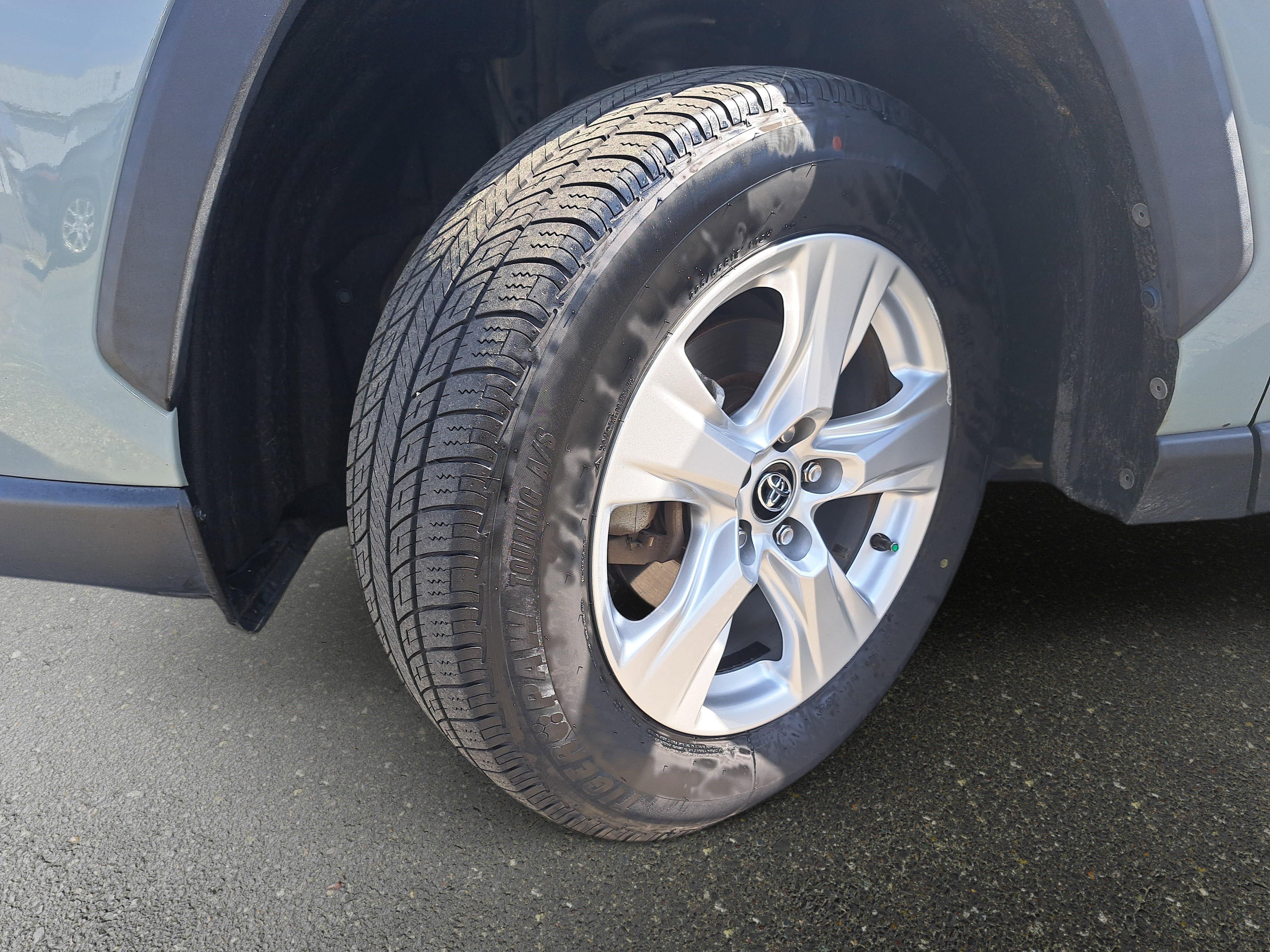 Used 2020 Toyota RAV4 XLE image 28