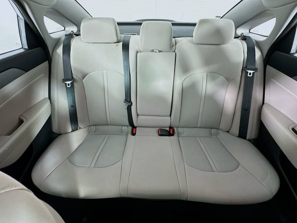 Used 2015 Hyundai Sonata SE w/ Option Group 09 FWD image 13