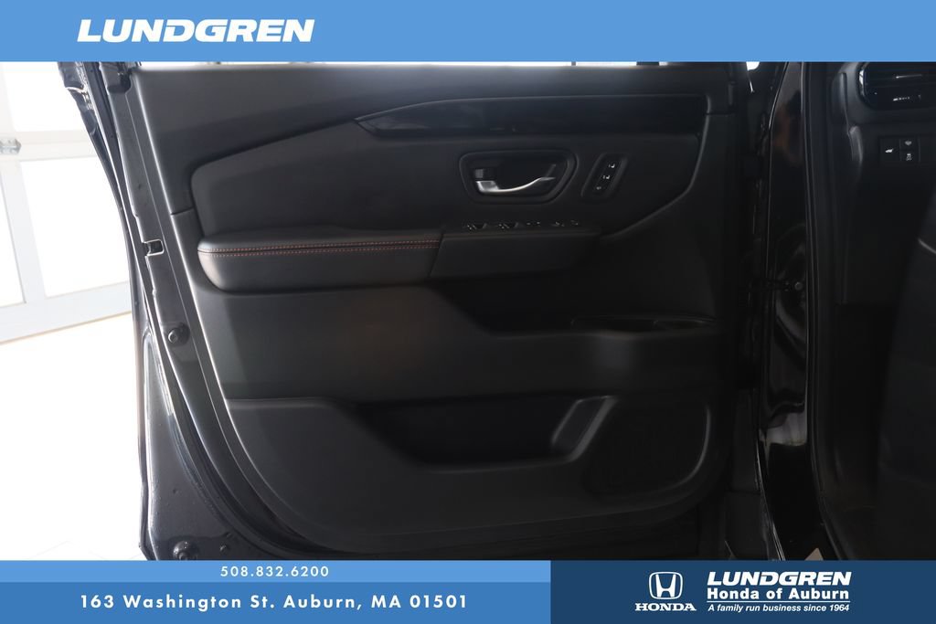 Used 2025 Honda Pilot TrailSport image 10